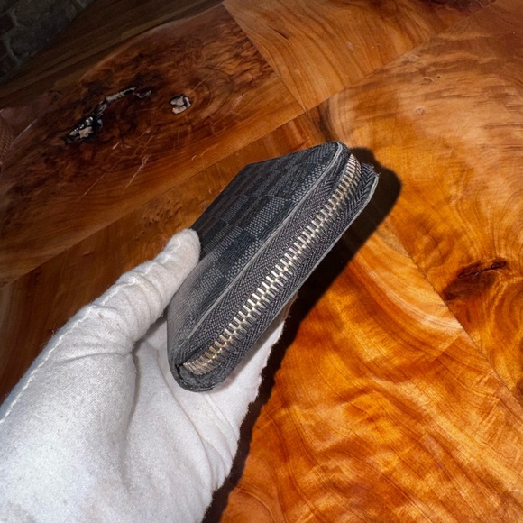 Louis Vuitton
2014 Damier Graphite Pattern Zippy Organizer Wallet - Picture 13 of 17